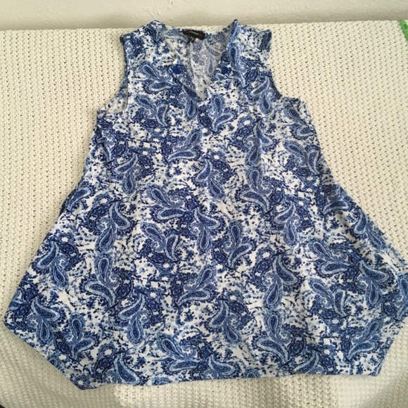COCOMO SIZE SMALL BLUE AND WHITE PAISLEY EASY FLOW DRESS - Picture 4 of 6